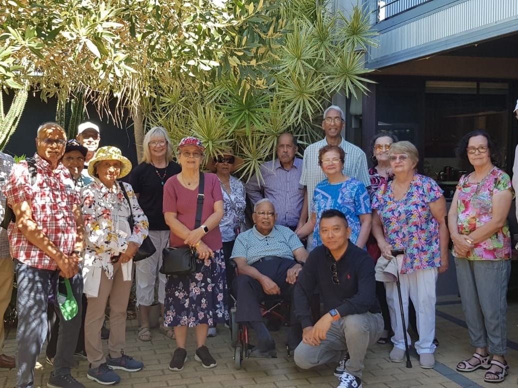 At La Spata Lane Garden with Jude Scott (with black top standing) the owner of the garden